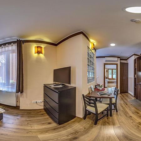ペーチ Napraforgo Wellness Haz Es Panzio Bed & Breakfast エクステリア 写真