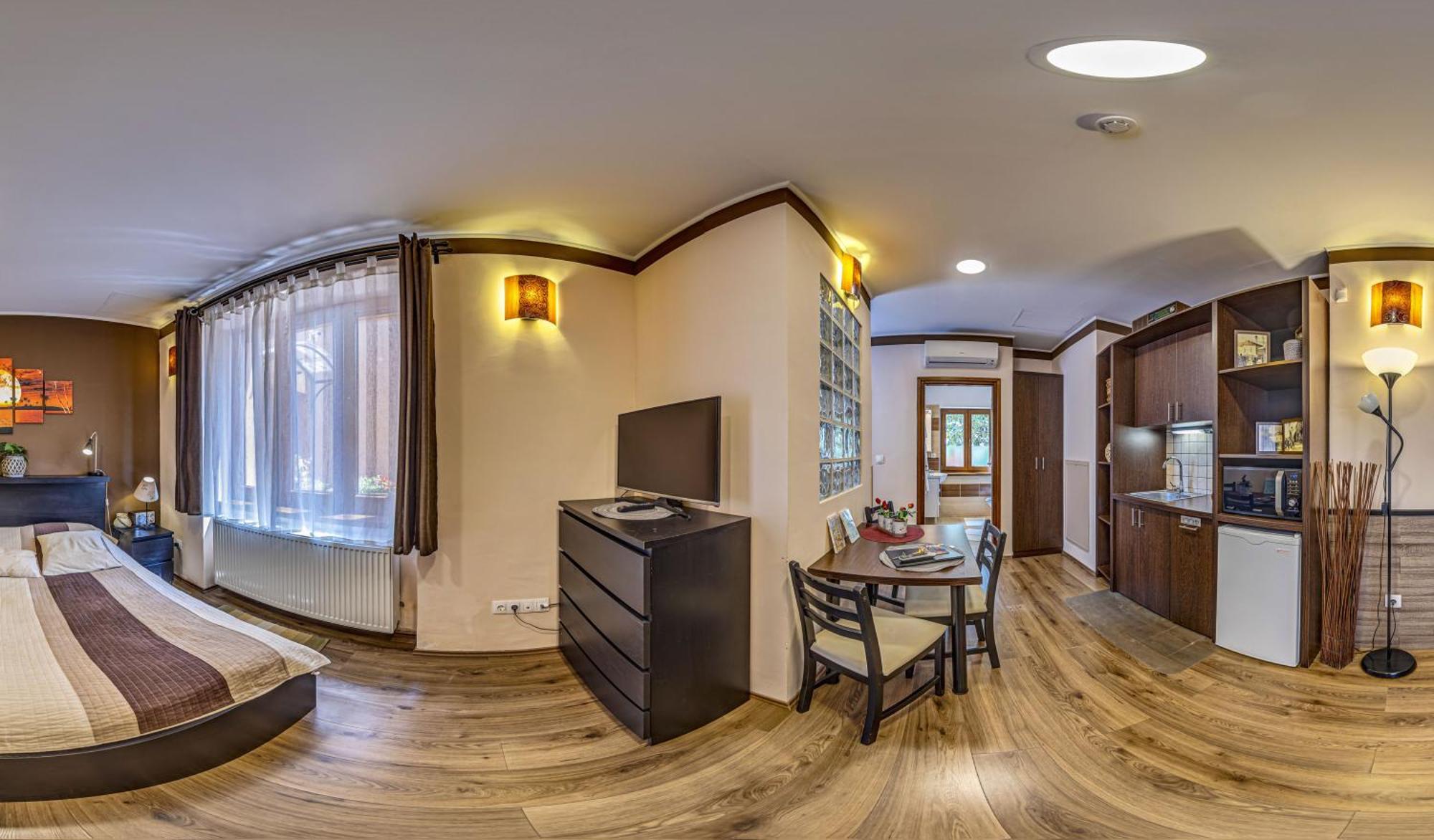 ペーチ Napraforgo Wellness Haz Es Panzio Bed & Breakfast エクステリア 写真