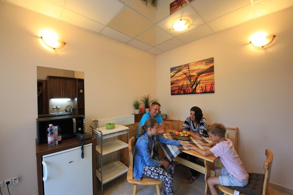 ペーチ Napraforgo Wellness Haz Es Panzio Bed & Breakfast エクステリア 写真