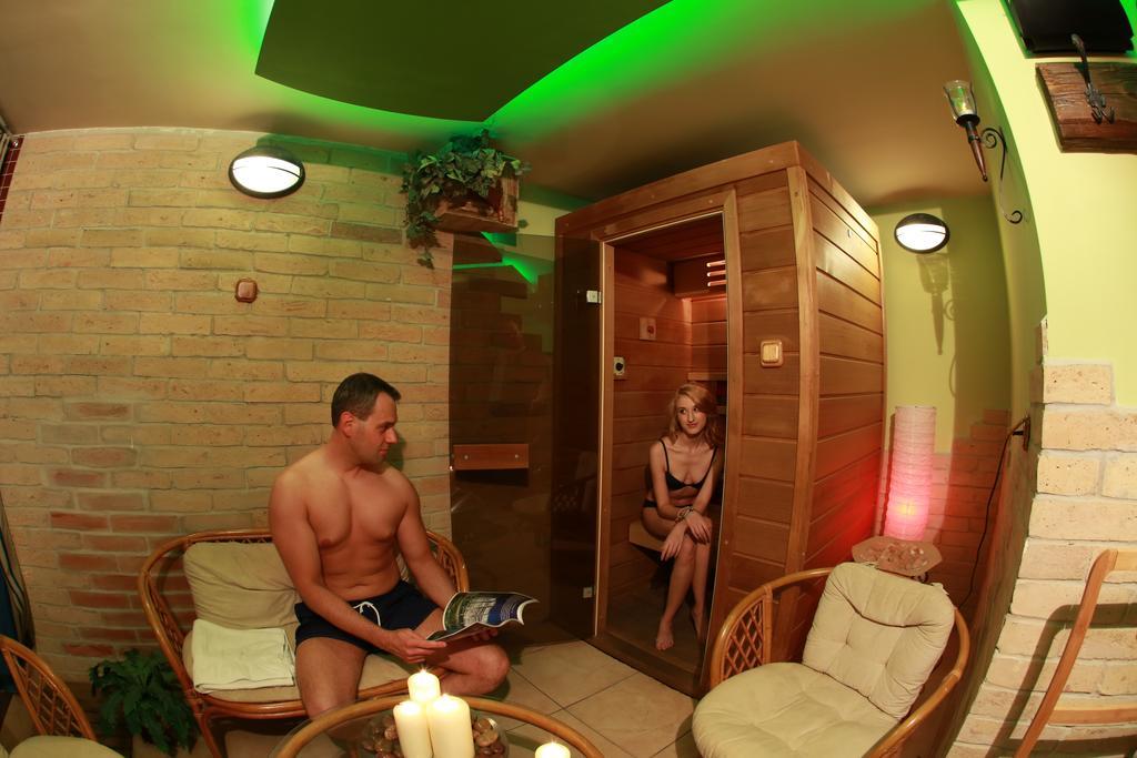 ペーチ Napraforgo Wellness Haz Es Panzio Bed & Breakfast エクステリア 写真